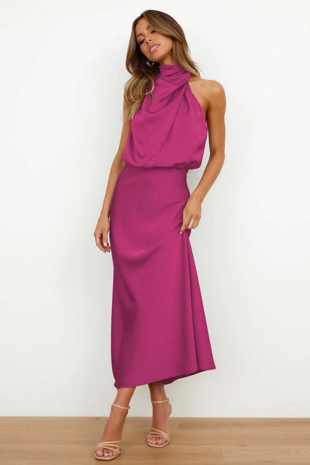 Elise | Elegantná Halter Šaty z Saténu – Vytvorené a Štýlové